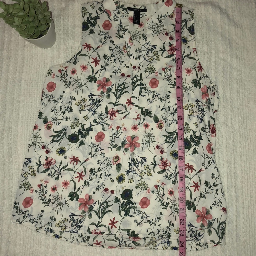 •Floral Sleeveless Blouse• - Picture 3 of 4